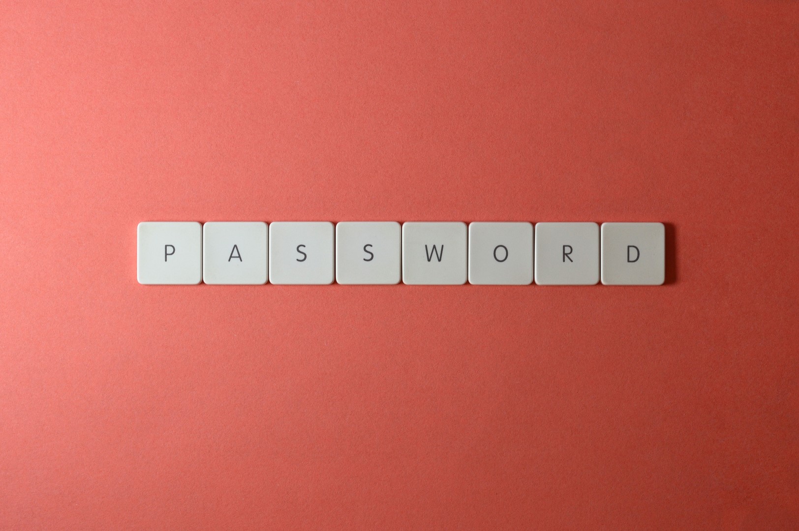 Passwörter schützen unsere Daten vor unberechtigtem Zugriff und sind darum ein entscheidendes Element der Computersicherheit. Sie sind sozusagen die Türsteher. Wer an ihnen vorbeikommt, ist drin - Punkt. In diesem Artikel erfahren Sie, was ein gutes Passwort ausmacht. Sie erfahren über die Grundlagen der Passwortsicherheit, wie Angriffe auf Passwörter ablaufen und wie Sie sich davor schützen können.